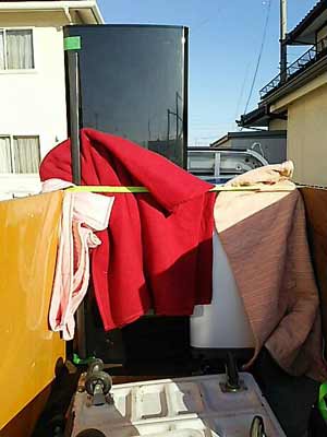 仙台市青葉区の同町内での冷蔵庫・洗濯機引越し作業中の様子